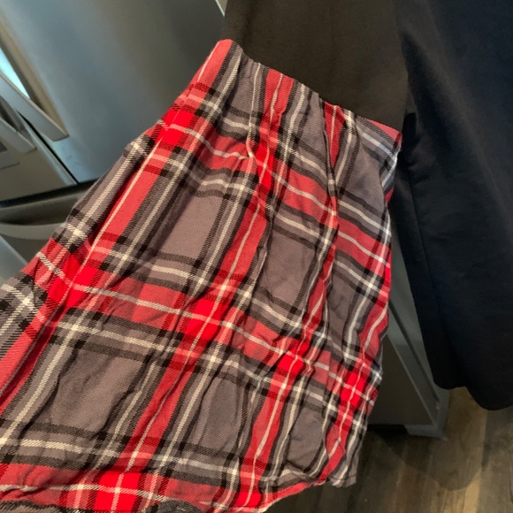 Hannah plus size wide‎ arm plaid sweatshirt. Gently preowned - Picture 2 of 5